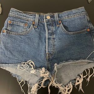 Levi’s 501 cut off denim shorts